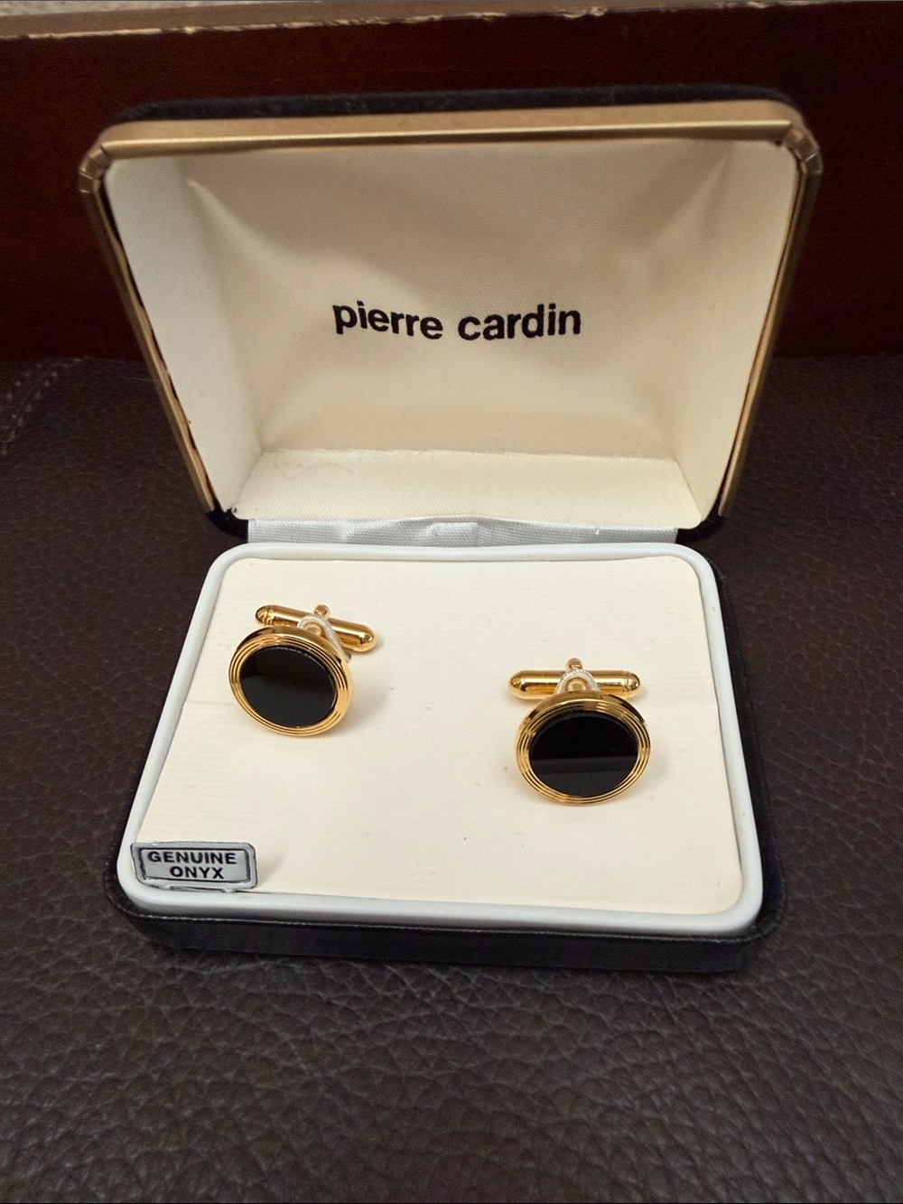 Vtg Black Onyx Cuff Links Set in a Gold-Toned Circular Frame by Pierre Cardin